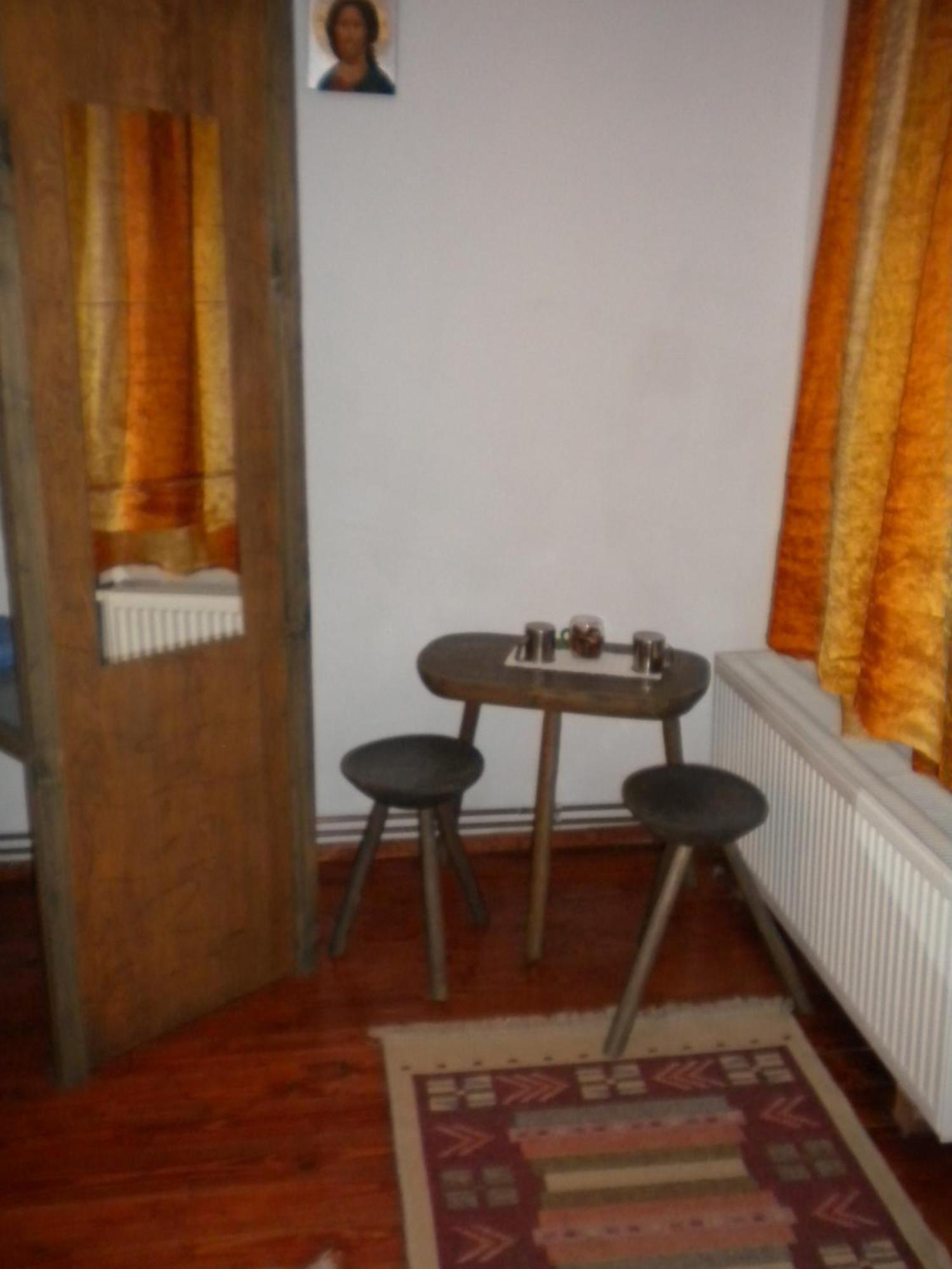 Hotel Cabana La Noi à Rîşnov Extérieur photo