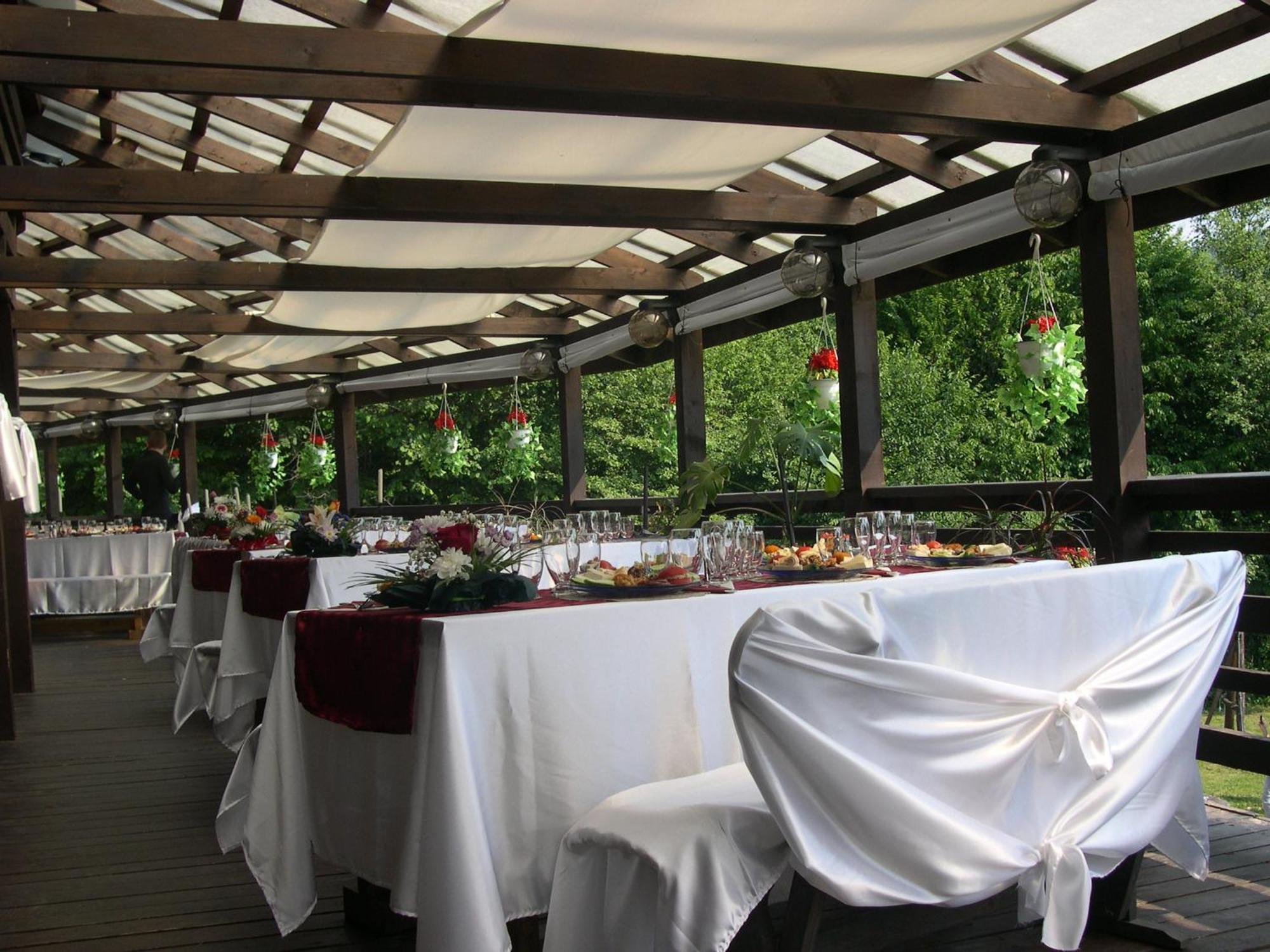 Hotel Cabana La Noi à Rîşnov Extérieur photo