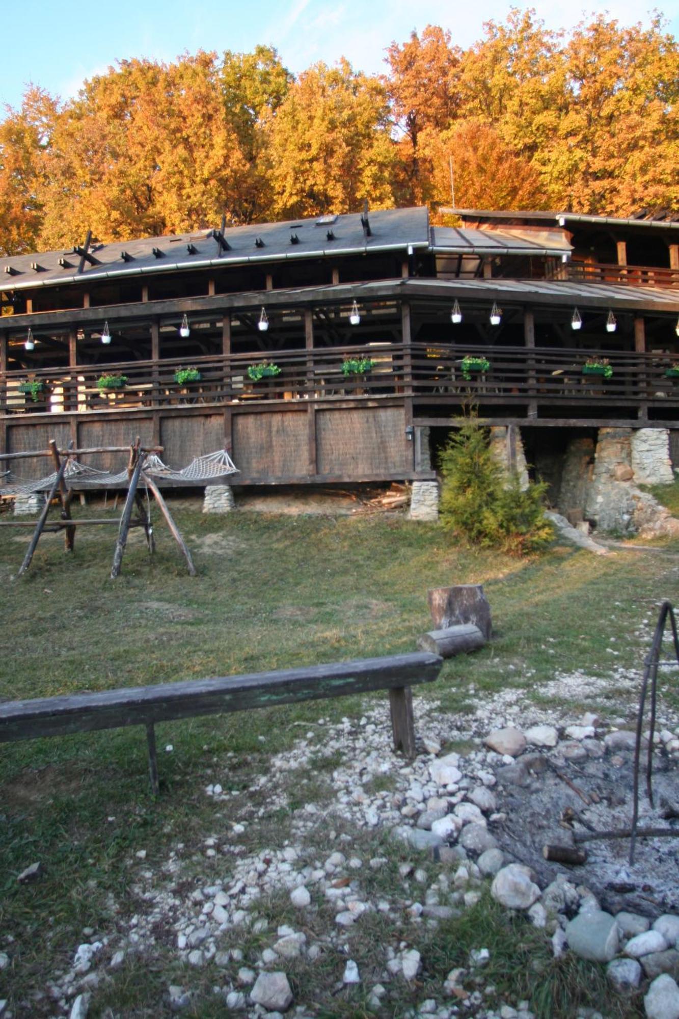Hotel Cabana La Noi à Rîşnov Extérieur photo