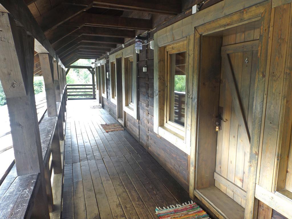 Hotel Cabana La Noi à Rîşnov Extérieur photo