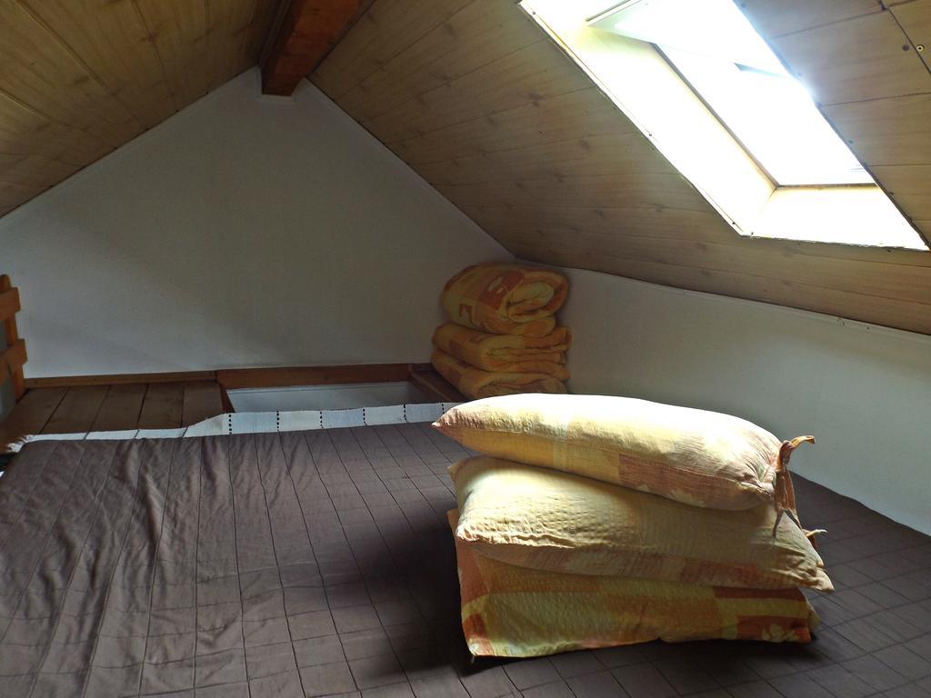 Hotel Cabana La Noi à Rîşnov Extérieur photo