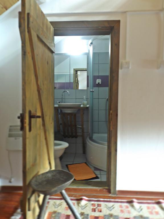 Hotel Cabana La Noi à Rîşnov Extérieur photo