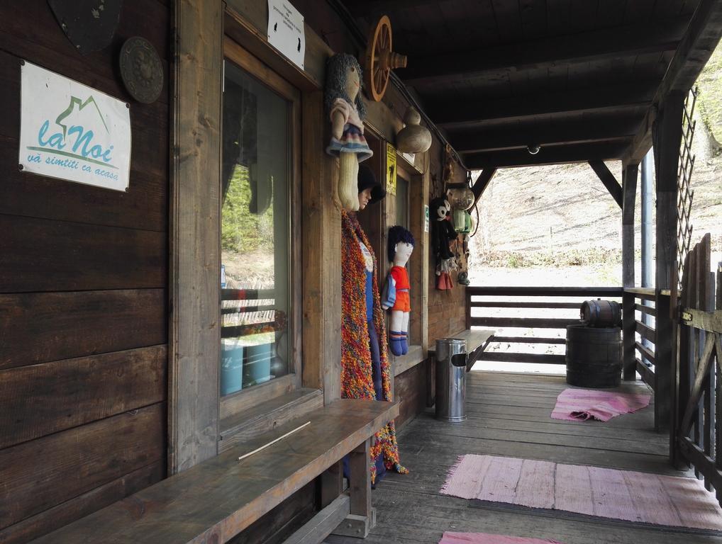 Hotel Cabana La Noi à Rîşnov Extérieur photo