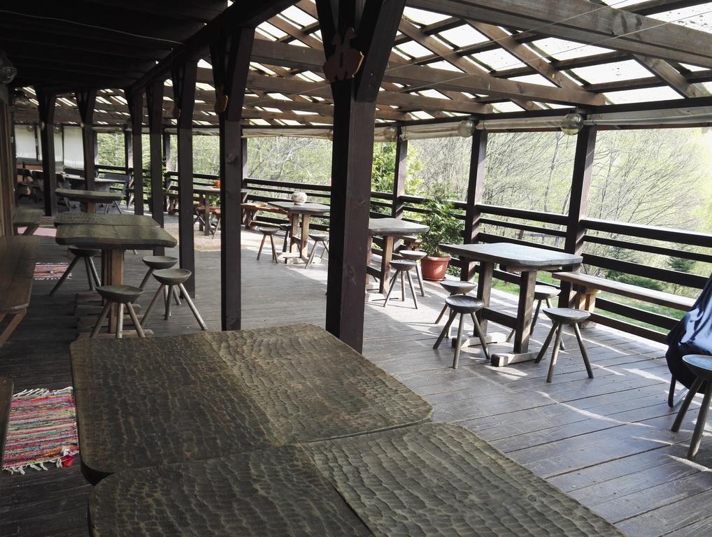 Hotel Cabana La Noi à Rîşnov Extérieur photo